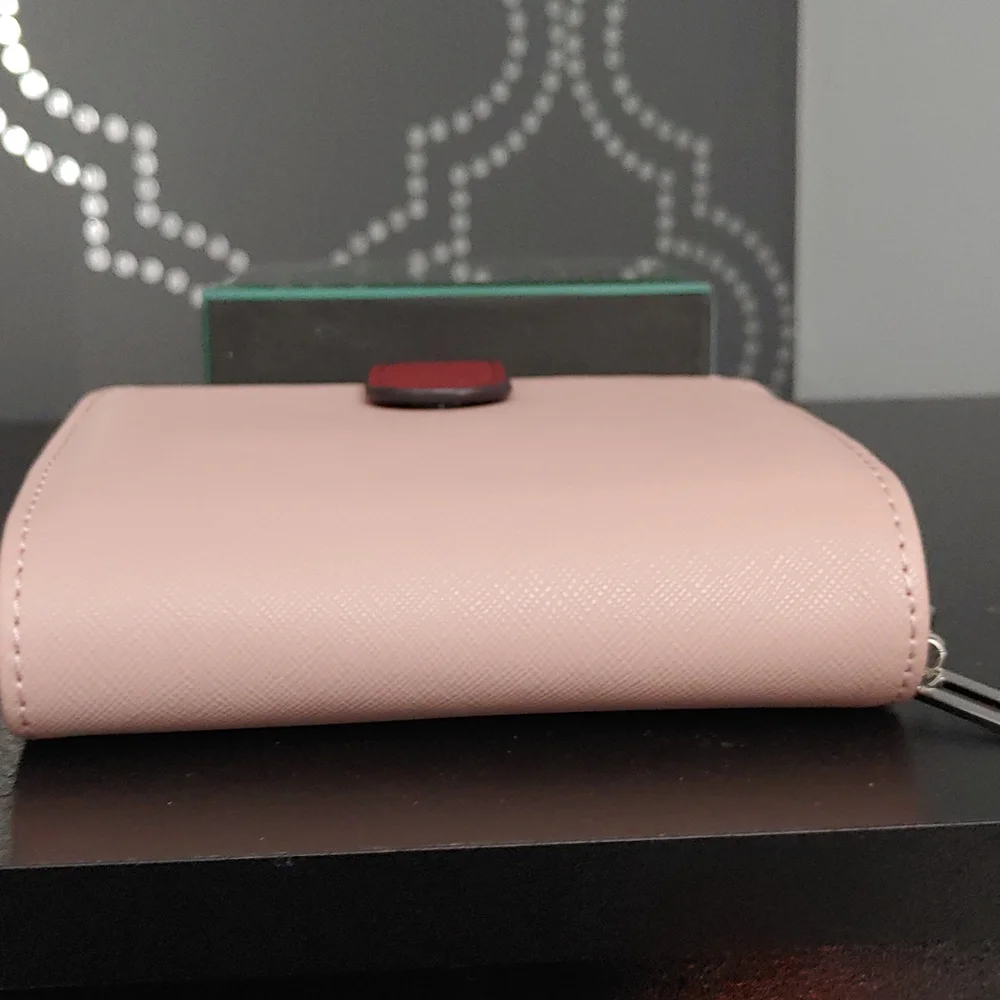 Guess Wallet - Picture 3 of 4